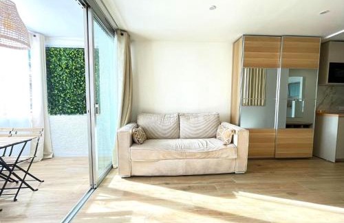 Saint-Laurent-du-Var Apartment | Azur & Chill - à proximité Mer Train Bus Aéroport