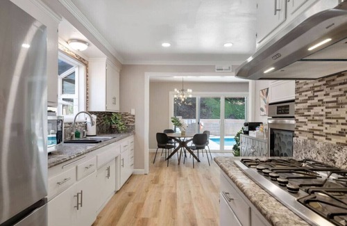 Montebello Apartment | Azure Escape | Games| Close to DT| Swimming Pool