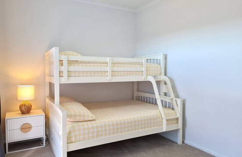 Moonta Bay Hotel | Azure Haven Holiday Home, Moonta Bay