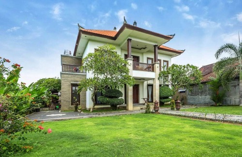 Lodtunduh Apartment | Azure House: the dive to bright holiday