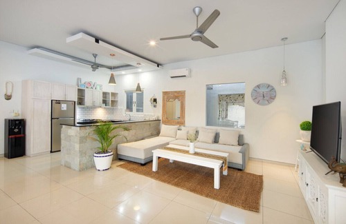 Berawa Villa | Azure New Luxe Canggu Beach Villa 2 min to beach