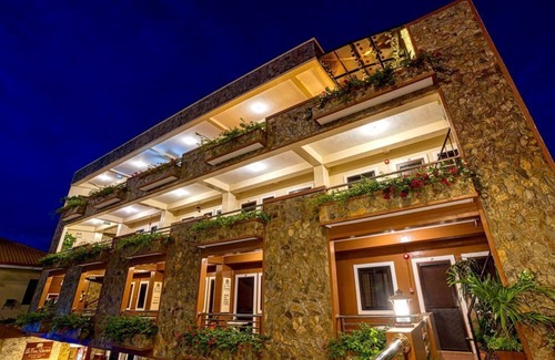 Kalibo Apartment | Azure Skies: 3-Bedroom Paradise