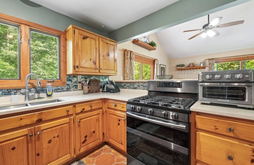 Dahlonega Cabin | Azure Springs- Secluded Mountain Retreat in Dahlonega. Perfect for Families!