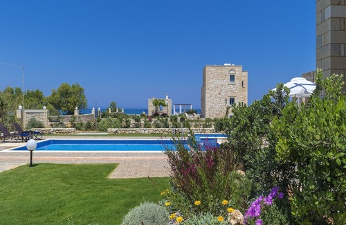 Rapaniana Villa | Azure villa - Three Bedroom Villa, Sleeps 7