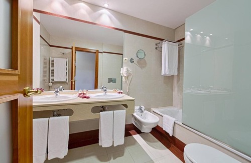 Penafiel Hotel | AZZ Peñafiel Las Claras Hotel & Spa