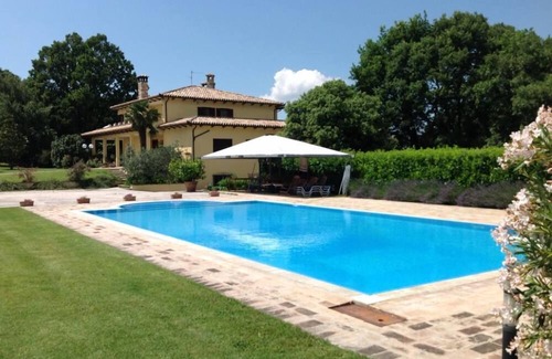 Gualdo Cattaneo Apartment | Azzolina Villa in the green heart of Umbria near Perugia-Assisi-Spoleto-Todi