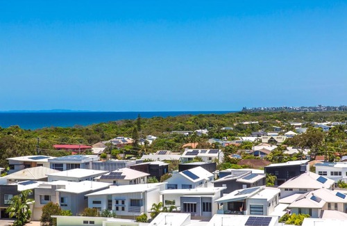 Bokarina Apartment | Azzure Bokarina Penthouse- Brand New- Ocean View- Resort Style Pool- Steam Room