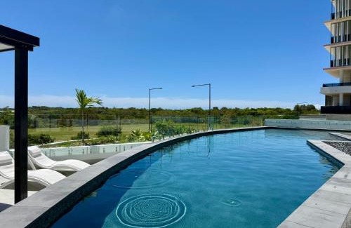 Bokarina Apartment | Azzure Bokarina Penthouse- Brand New- Ocean View- Resort Style Pool- Steam Room