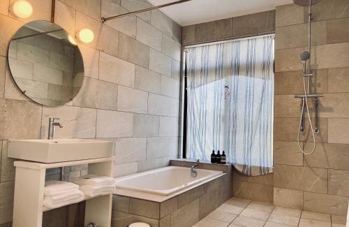 Ueno House | Azzurra