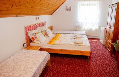 Koveskal House | Bánóporta