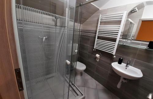 Szecseny Bed & Breakfast | Bársony Vendéglő és Panzió