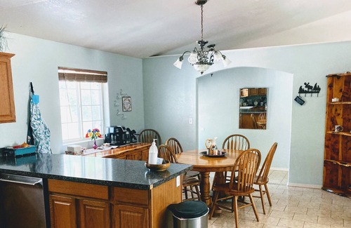 Hagerman House | B and T's Hideaway Country Home With Acreage Firepit ATV Track