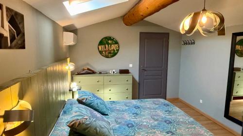 Le Thor Bed & Breakfast | B&B 2 Chambres d'hôtes Gai Félibre avec Piscine et Jacuzzi