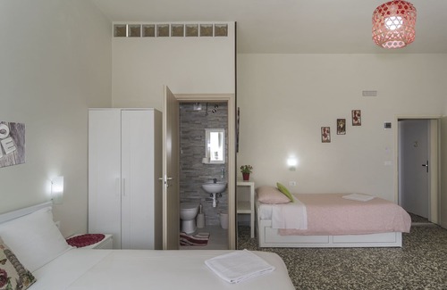Pisa House | B&B Aliante & 2 Quadruple rooms Pisa-Tuscany