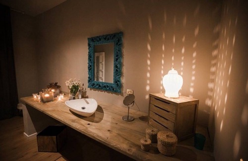 Montesarchio Bed & Breakfast | B&B Assteas with two double bedrooms and a shared bathroom