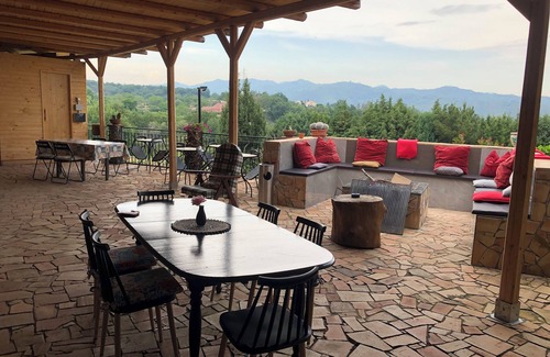 Presa Bed & Breakfast | B&B BELVEDERE-Beautiful property on 'Etna with views of the sea and Taormina.