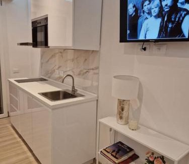 Buon Pastore-Sant'Agnese-San Damaso Apartment | b&b bilocale moderno semicentro policlinico