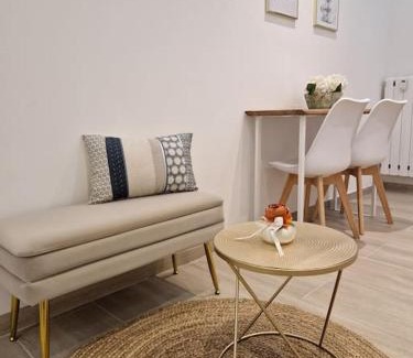 Buon Pastore-Sant'Agnese-San Damaso Apartment | b&b bilocale moderno semicentro policlinico