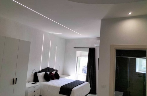 Pietramontecorvino House | B&B Black & White