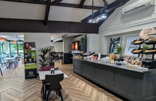 Clou Bouchet Hotel | B&B HOTEL Niort Sud Venise Verte