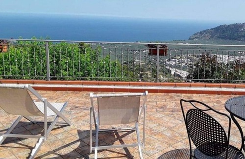 Mattinata Bed & Breakfast | B&B La Scapola Cozy b&b surrounded by greenery 2 km from the sea