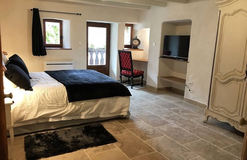 Yenne Bed & Breakfast | B&B Les Lodges de la Cascade