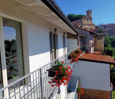 Vezza d'Alba Bed & Breakfast | B&B Madonna degli Airali