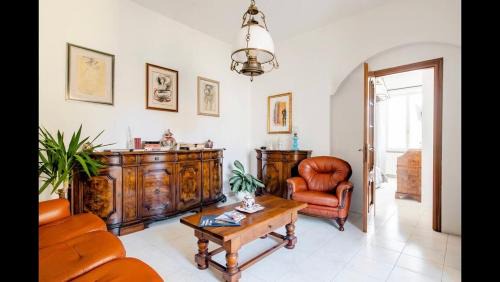 Nuoro Bed & Breakfast | B&B Maison Rosetta IUN-E4948
