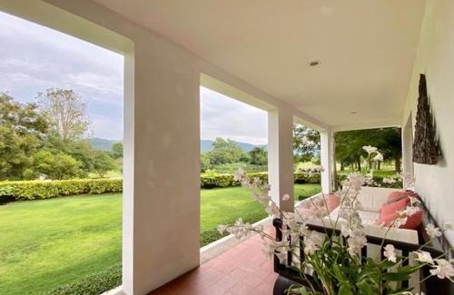 Nong Chaeng Bed & Breakfast | B&B on a top Golf Course just outside Chiangmai
