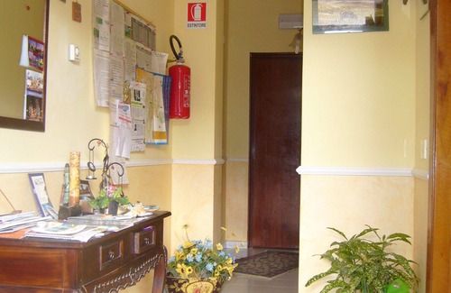 Caltanissetta Villa | B & B S. ELIA Room YELLOW: LOVELY VILLA SURROUNDED IN HISTORICAL PARK DUBINI