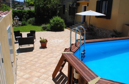 Bacu Abis House | B&B sea and relaxation, ideal for 10/14 people.