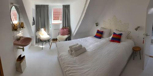 Den Burg Bed & Breakfast | B & B TX71