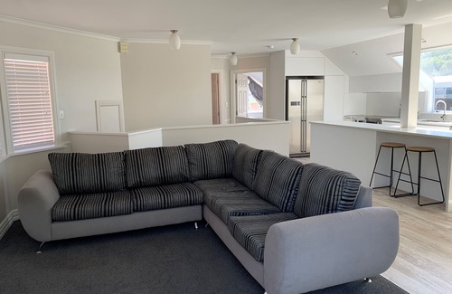 Mount Maunganui House | B.E.A.C.H Hideaway, in the heart of Mount Maunganui!