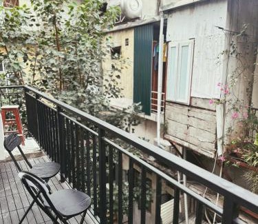 Old Quarter Apartment | B House - 3Br 2Bath Balcony 5ms Lake Quiet Old Quater
