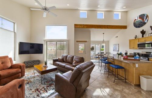 Moab South Valley House | B1- Hidden Valley Villa I Large Patio I Pool and Hot Tub