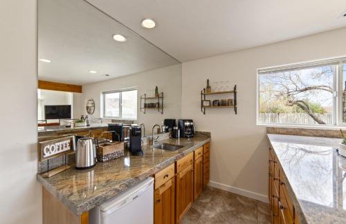 Moab South Valley House | B1- Hidden Valley Villa I Large Patio I Pool and Hot Tub