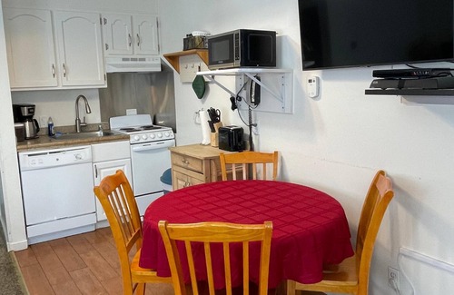 Yosemite West Condo | (B107) Studio Condominiums