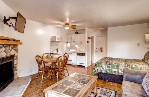 Yosemite West Condo | (B112) Studio Condominiums