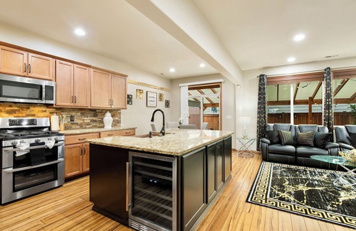 Bothell House | B17: Aura Villa: Fenced, central