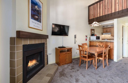 Yosemite West Condo | (B208) Loft Condominiums
