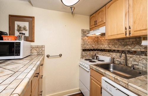 Yosemite West Condo | (B208) Loft Condominiums