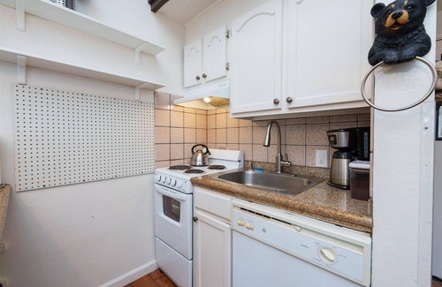 Yosemite West Condo | (B210) Loft Condominiums