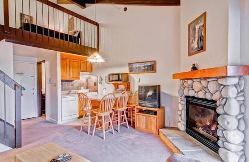 Yosemite West Condo | (B211) Loft Condominiums
