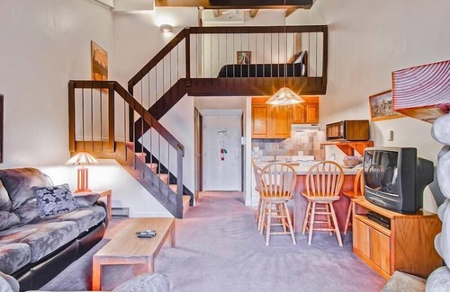 Yosemite West Condo | (B211) Loft Condominiums