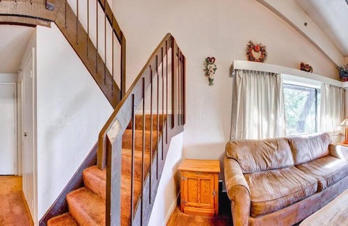 Yosemite West Condo | (B212) Loft Condominiums