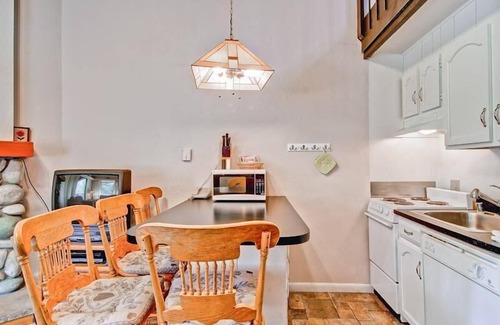 Yosemite West Condo | (B212) Loft Condominiums