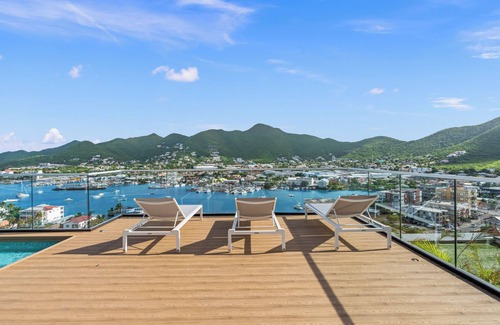 Cay Bay Apartment | B253 - Incredible Top Floor Lagoon Views