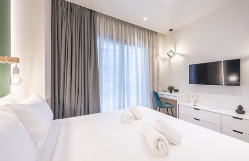 Attiki Apartment | B3: The "Asprogeraka" by SPACEERS