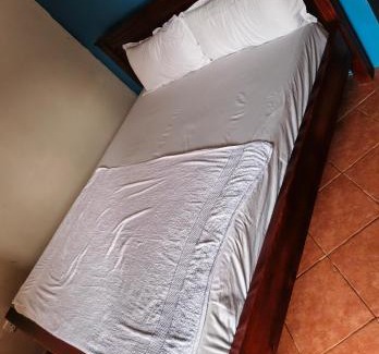 Kampala House | B40Motel