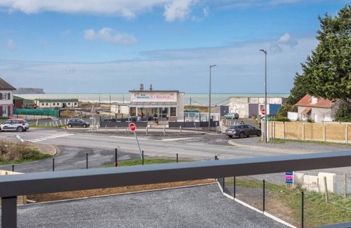 Saint-Come-de-Fresne Apartment | Babord, apartment with terrace and sea view, parking